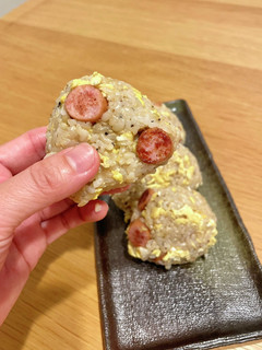 食べ応え◎ウインナーたまごおにぎり-レシピのメイン写真