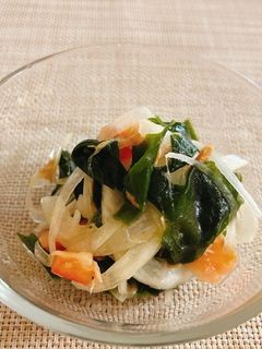 新たまねぎとわかめの梅酢和え-レシピのメイン写真