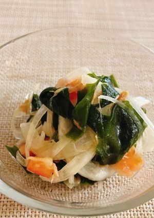 新たまねぎとわかめの梅酢和え-レシピのメイン写真