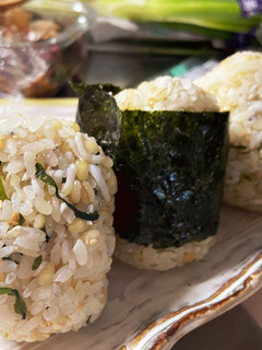 胡麻油香る簡単しらすと大葉のおにぎり-レシピのメイン写真
