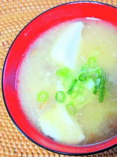 なめこと豆富・じゃがいもの味噌汁-レシピのメイン写真