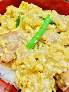 玉ねぎたっぷり♪鶏もも肉の卵とじ☆丼にも-レシピのメイン写真