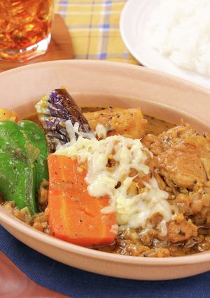 骨つき鶏のオニオンチーズスープカレー-レシピのメイン写真