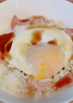 レンジで簡単1分！ベーコンエッグ丼-レシピのメイン写真