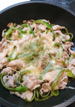 簡単！激ウマ！豚バラピーマンのチーズ焼き-レシピのメイン写真