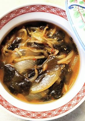 ワカメと もやし 玉ねぎの ピリ辛スープ-レシピのメイン写真