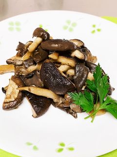 ひらたけと椎茸のバター醤油炒め-レシピのメイン写真