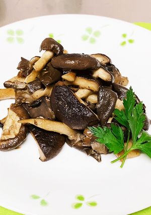 ひらたけと椎茸のバター醤油炒め-レシピのメイン写真
