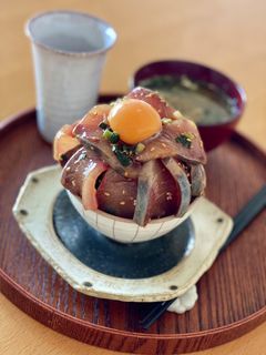 ブリの胡麻しょうゆ漬け丼-レシピのメイン写真