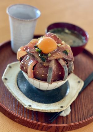 ブリの胡麻しょうゆ漬け丼-レシピのメイン写真