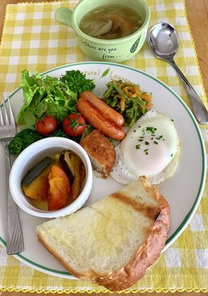 今朝はパンとたっぷりおかず♪-レシピのメイン写真