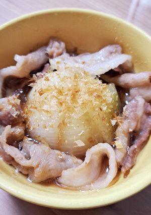 新玉ねぎと豚肉のレンジ蒸し-レシピのメイン写真