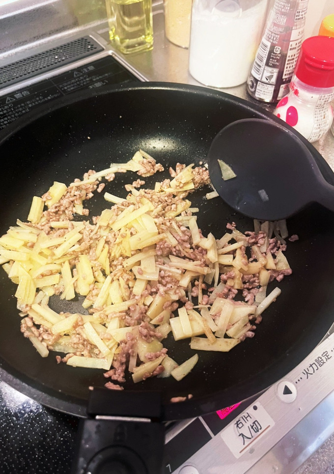 じゃがいもと挽肉の炒め物-レシピのメイン写真