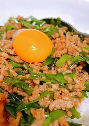 秒で出来るニラひき肉丼-レシピのメイン写真