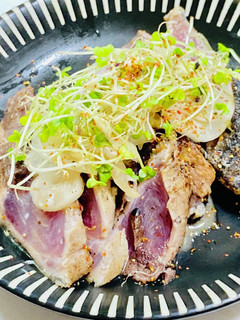 カツオたたきwithオニスラ✖️まよポン-レシピのメイン写真