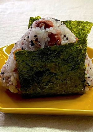 ごま塩と刻み梅干しの雑穀おにぎり-レシピのメイン写真