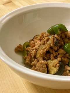ご飯が進む♪ ピーマンとナスのひき肉炒め-レシピのメイン写真