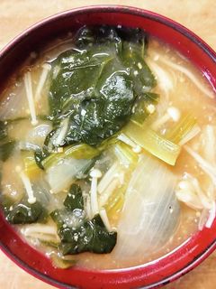 生姜入り 小松菜と玉ねぎ えのきの味噌汁-レシピのメイン写真