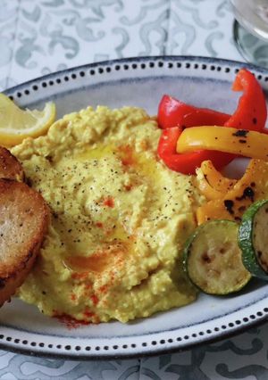 夏野菜と食べる☆スパイシーカレーフムス-レシピのメイン写真