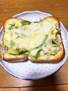 アボカドとじゃこのチーズトースト-レシピのメイン写真