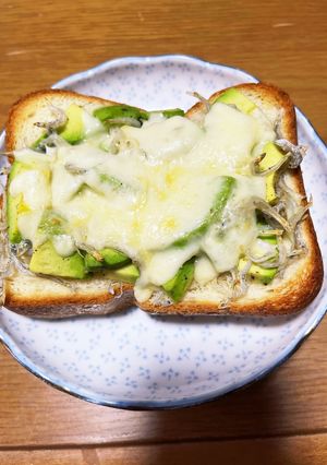 アボカドとじゃこのチーズトースト-レシピのメイン写真