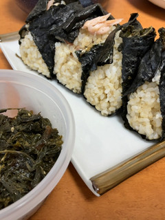 葉唐辛子の佃煮を作っておにぎりにしました-レシピのメイン写真