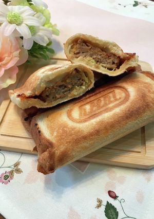 ハンバーグとチーズのホットサンド-レシピのメイン写真