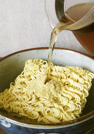 麦茶で作るインスタントラーメン-レシピのメイン写真