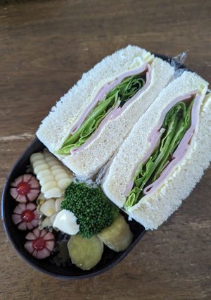 JK☆ハム＆レタスのサンドイッチ弁当♪-レシピのメイン写真