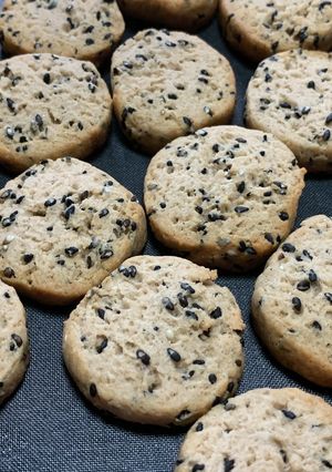 全粒米粉の黒ごましょうゆクッキー-レシピのメイン写真