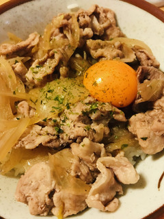赤ワインで煮こむ●あまから豚玉丼-レシピのメイン写真
