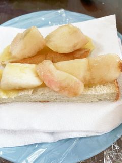 チーズトーストと桃-レシピのメイン写真