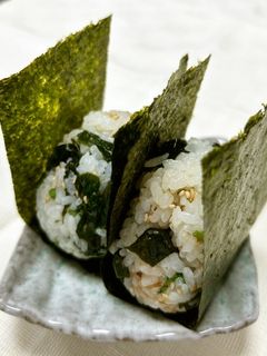 わかめと梅と大葉のおにぎり-レシピのメイン写真