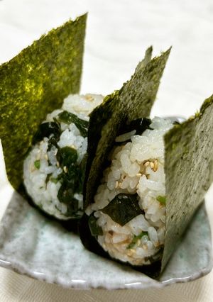 わかめと梅と大葉のおにぎり-レシピのメイン写真