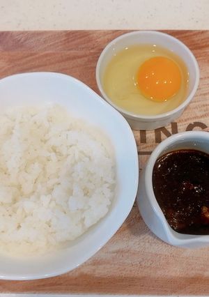 びくドン風、ハンバーグソースで卵かけご飯-レシピのメイン写真