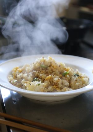 野菜室の片隅のレタスと冷凍ご飯で炒飯-レシピのメイン写真