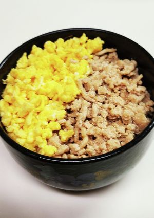 簡単な親子そぼろ丼♪お弁当にもgood-レシピのメイン写真