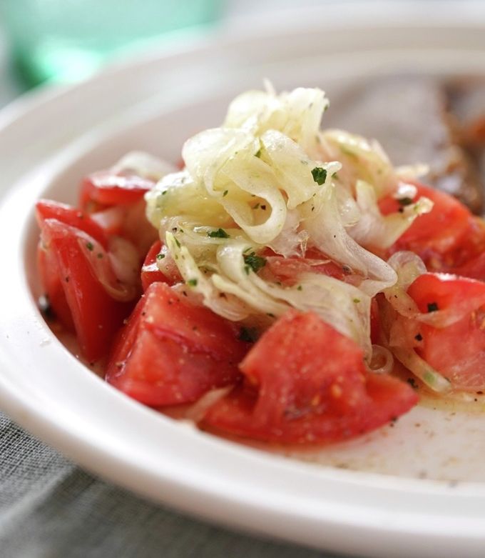 ひんやり☆トマト・玉ねぎサラダ♪ by マカカヌ 【クックパッド】 簡単