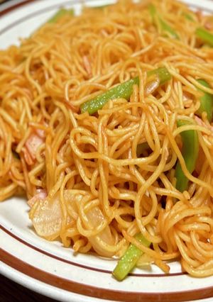 ハムと残り物野菜でナポリタン焼きそば　-レシピのメイン写真