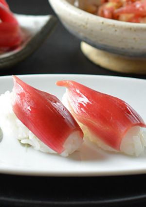みょうがの皮の甘酢漬けでプチお寿司♪-レシピのメイン写真