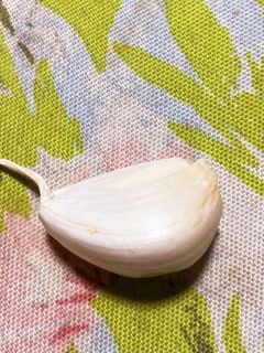 裏技!簡単にニンニクの皮を剥く方法-レシピのメイン写真