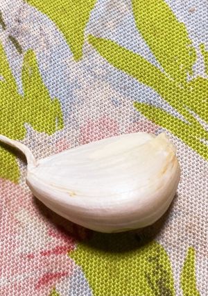 裏技！簡単にニンニクの皮を剥く方法-レシピのメイン写真