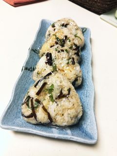 W紫蘇おにぎり♡大葉・しそ昆布・炒りごま-レシピのメイン写真