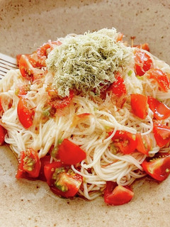 ごま油香る〜とろろ昆布とトマトのそうめん-レシピのメイン写真