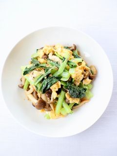 サッと炒めて【小松菜と卵の中華炒め】-レシピのメイン写真