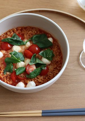 袋麺アレンジ　カプレーゼ風チキンラーメン-レシピのメイン写真