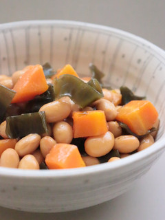 ヘルシーおかず♪大豆と昆布と人参の煮物-レシピのメイン写真