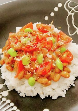 納豆、枝豆、トマトのおかかごま油丼-レシピのメイン写真