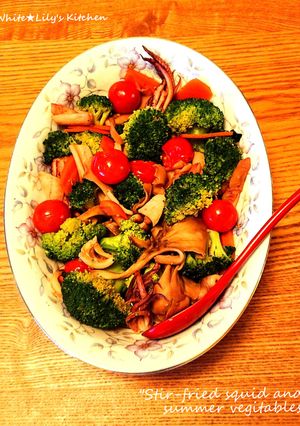 夏野菜とイカのシンプルで食べやすい炒め物-レシピのメイン写真