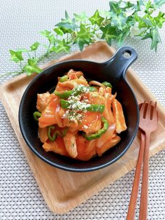 鶏胸肉とたまねぎのナポリタン風炒め-レシピのメイン写真